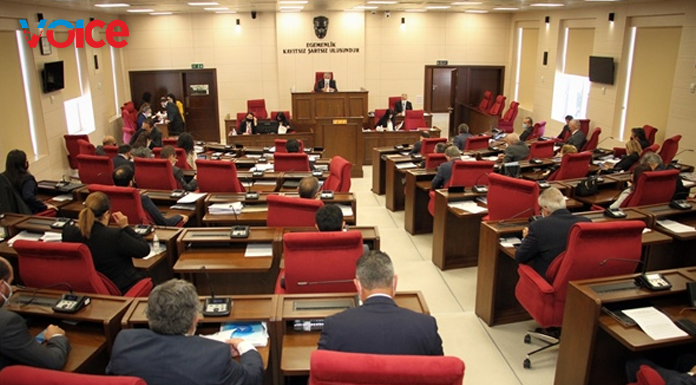 Kadın milletvekilleri kürsüde!