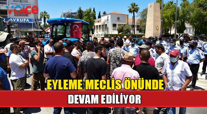 Eylem meclis önünde devam ediyor