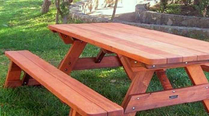 Parktan piknik masasını çaldı!