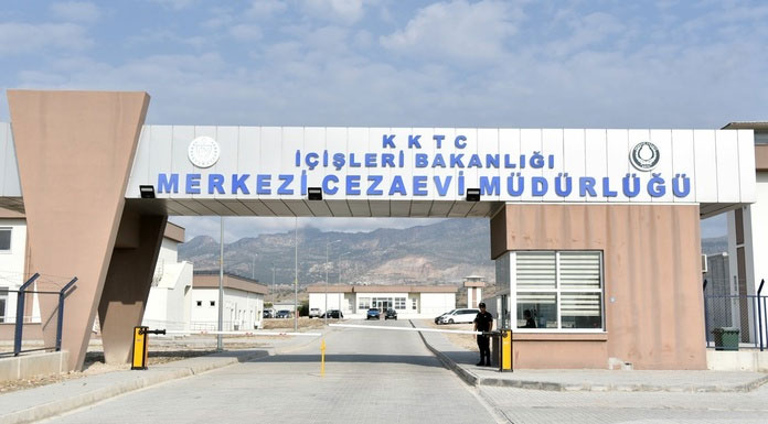 Üç sendika Merkezi Cezaevinde grev yapıyor