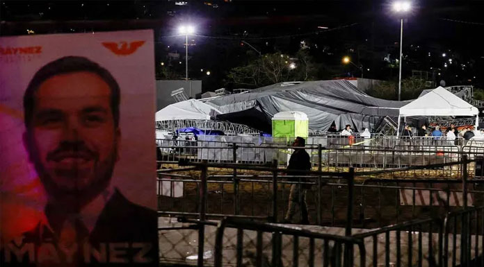 Meksika'da seçim mitinginde sahne çöktü