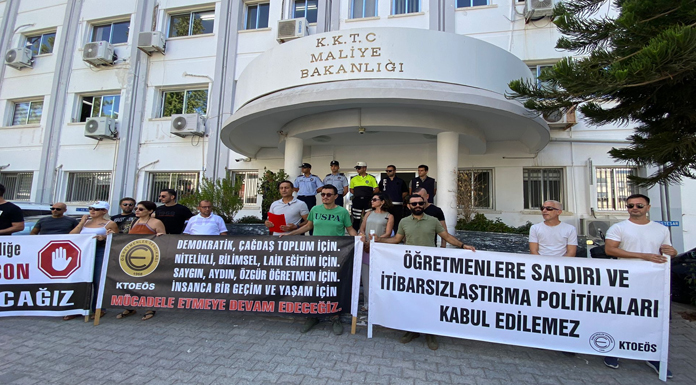 KTOEÖS Maliye Bakanlığı önünde eylem yaptı