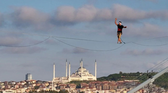 Asya'dan Avrupa'ya ip üstünde geçti