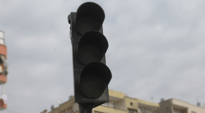 Atatürk Stadyumu trafik ışıkları devre dışı kaldı!