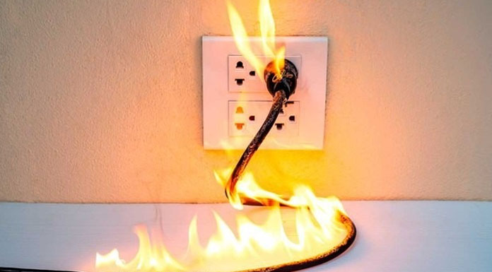 Elektrik fişi yangına neden oldu!