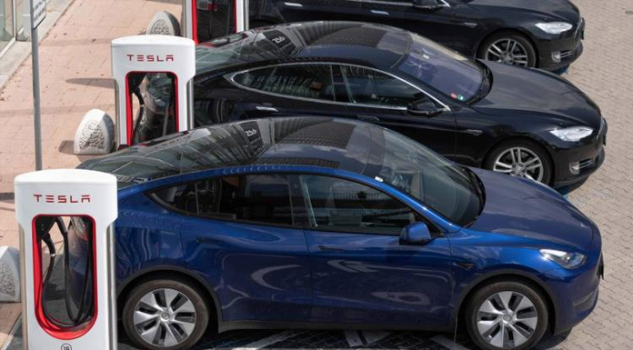 Tesla yaklaşık 700 bin aracını geri çağırıyor