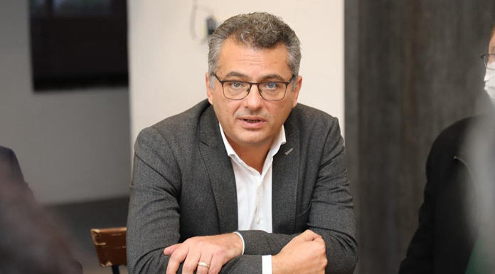 Erhürman “Uzatmalara oynuyorlar”
