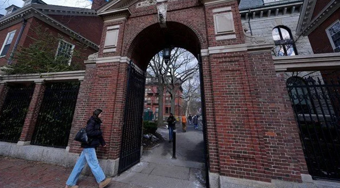 Harvard profesörlerinden Trump yönetimine dava