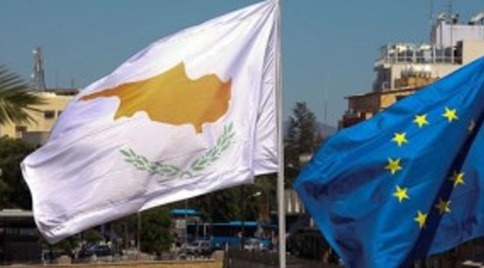AB'den Güney Kıbrıs'a "sarı kart"